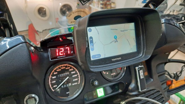voltmeter-BMW-R1100RT-kl.jpg
