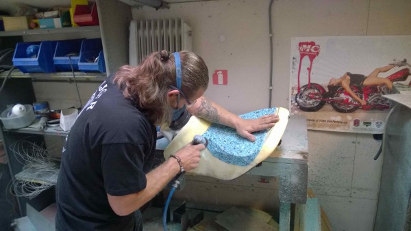 schuren van het nieuwe foam