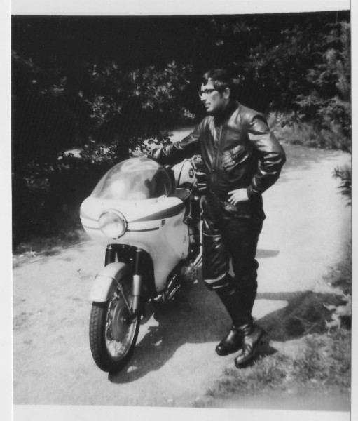 Kees bij BMW R60-2 bj1962  bij Ede 1966.jpg