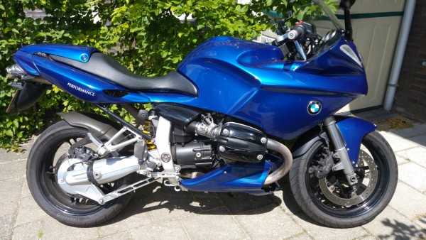r1100s1.jpg